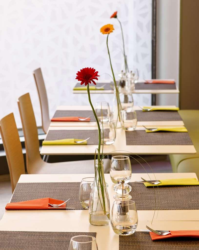 Park Inn By Radisson Lille Grand Stade Villeneuve-d'Ascq Restaurant bilde